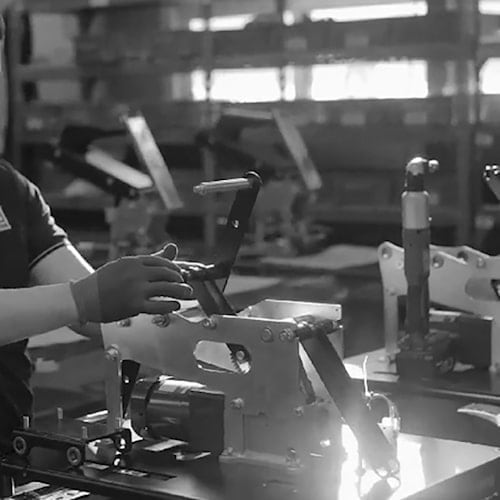 We keep challenging endlessly to become a world’s best professional salon equipment company.